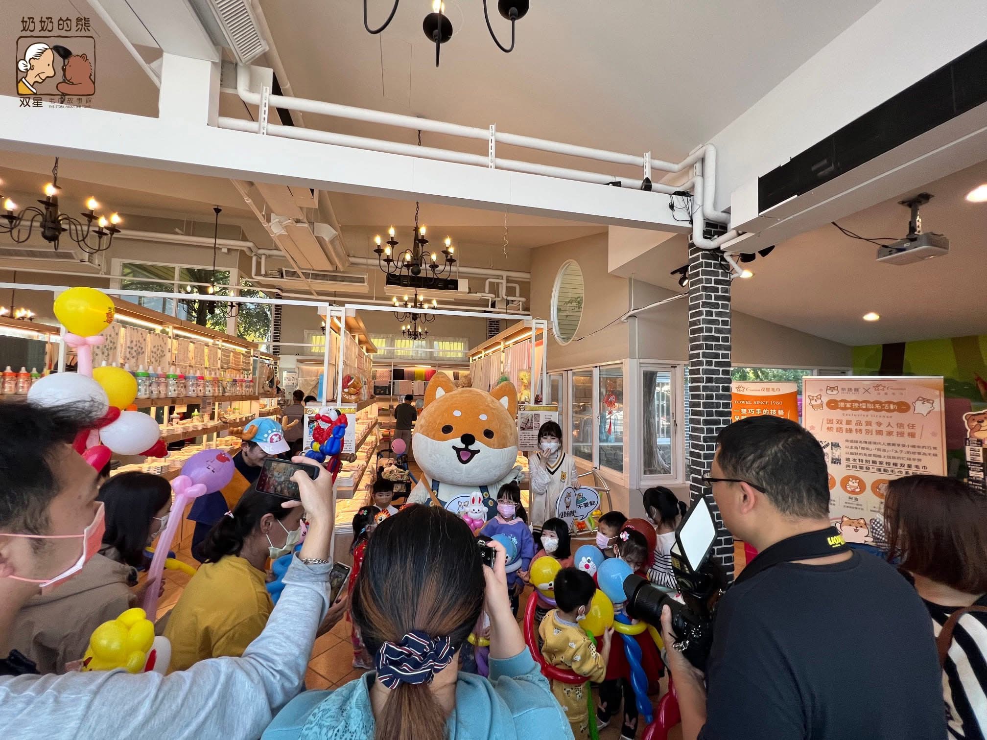 故事館寬敞停車場